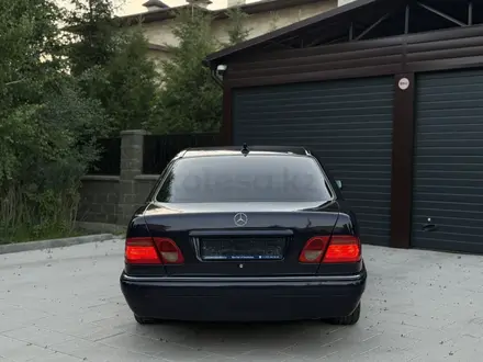 Mercedes-Benz E 320 1998 года за 2 950 000 тг. в Астана – фото 8
