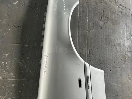 Крыло правое Mercedes benz w202 за 50 000 тг. в Караганда – фото 2