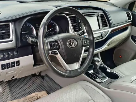 Toyota Highlander 2015 года за 10 000 000 тг. в Атырау – фото 11