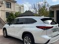 Toyota Highlander 2022 года за 32 000 000 тг. в Шымкент – фото 10