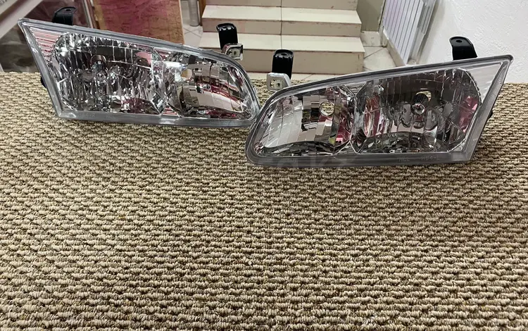 Передние фары Toyota Camry 25 за 12 000 тг. в Астана