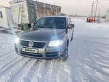 Volkswagen Touareg 2006 годаfor4 950 000 тг. в Астана – фото 5