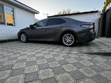 Toyota Camry 2019 года за 9 200 000 тг. в Актобе – фото 4