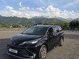 Toyota Sienna 2022 года за 21 800 000 тг. в Алматы