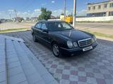 Mercedes-Benz E 320 1996 года за 3 800 000 тг. в Тараз – фото 2