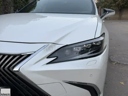 Lexus ES 250 2020 года за 19 200 000 тг. в Алматы – фото 2
