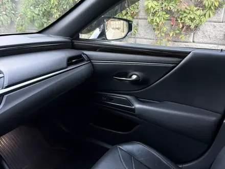 Lexus ES 250 2020 года за 19 200 000 тг. в Алматы – фото 4