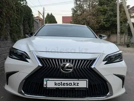 Lexus ES 250 2020 года за 19 200 000 тг. в Алматы