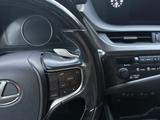 Lexus ES 250 2020 года за 19 200 000 тг. в Алматы – фото 5