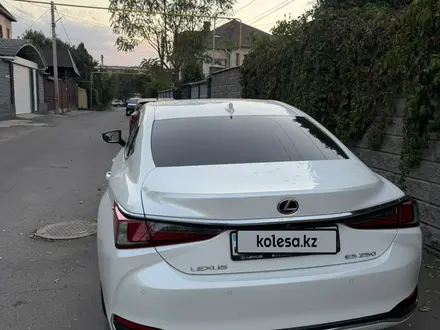 Lexus ES 250 2020 года за 19 200 000 тг. в Алматы – фото 8
