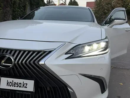 Lexus ES 250 2020 года за 19 200 000 тг. в Алматы – фото 6