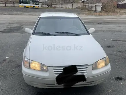 Toyota Camry 2000 года за 3 650 000 тг. в Семей – фото 3