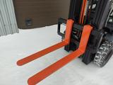 Toyota  32-8FG25 2,5 тонны 4,5 метра Газ-Бензин Кабина Цельнолитые шины 2020 годаүшін13 500 000 тг. в Караганда – фото 3