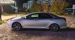 Toyota Camry 2013 годаүшін6 900 000 тг. в Актобе – фото 2