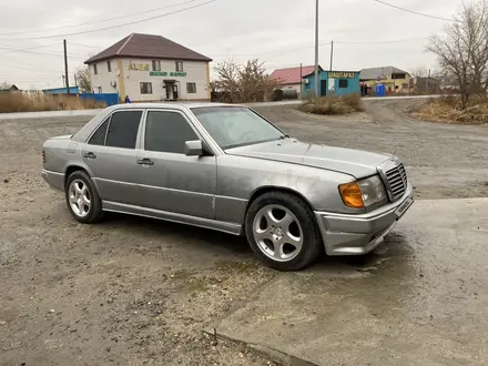 Mercedes-Benz E 200 1993 года за 1 200 000 тг. в Семей – фото 2