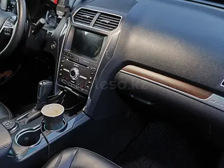 Ford Explorer 2015 года за 14 000 000 тг. в Алматы – фото 3