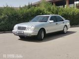 Mercedes-Benz E 230 1996 года за 2 850 000 тг. в Тараз – фото 2