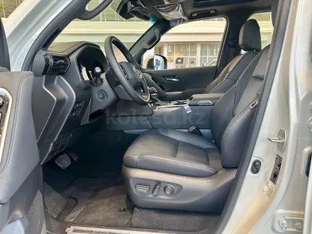 Toyota Land Cruiser Luxe 2025 года за 68 590 000 тг. в Астана – фото 11