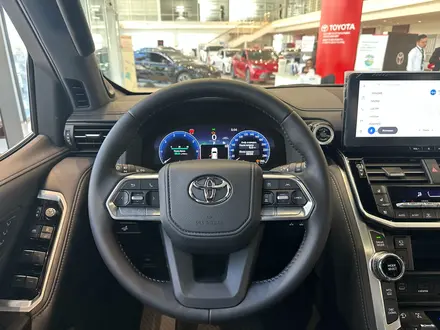 Toyota Land Cruiser Luxe 2025 года за 68 590 000 тг. в Астана – фото 14