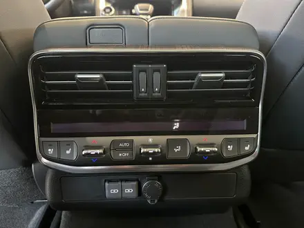 Toyota Land Cruiser Luxe 2025 года за 68 590 000 тг. в Астана – фото 15