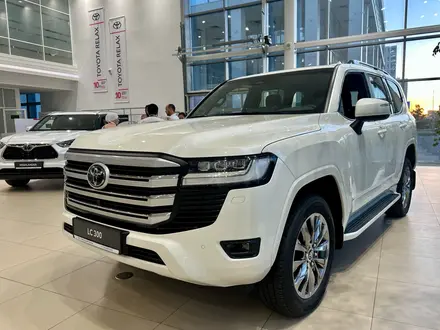 Toyota Land Cruiser Luxe 2025 года за 68 590 000 тг. в Астана