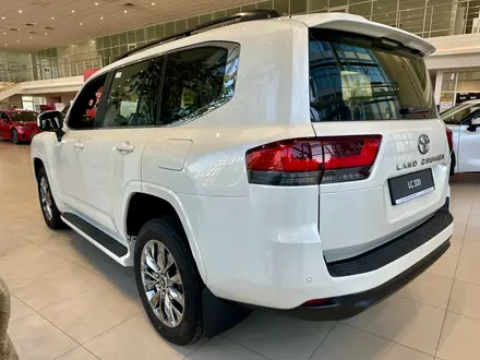 Toyota Land Cruiser Luxe 2025 года за 68 590 000 тг. в Астана – фото 6