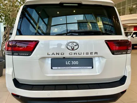 Toyota Land Cruiser Luxe 2025 года за 68 590 000 тг. в Астана – фото 7