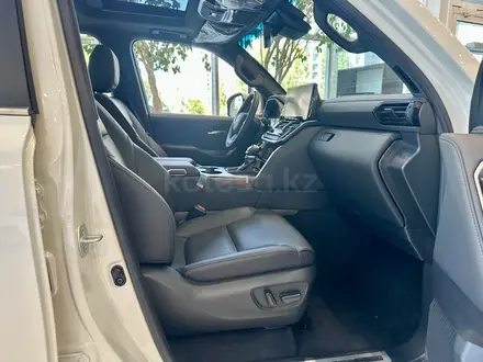 Toyota Land Cruiser Luxe 2025 года за 68 590 000 тг. в Астана – фото 9