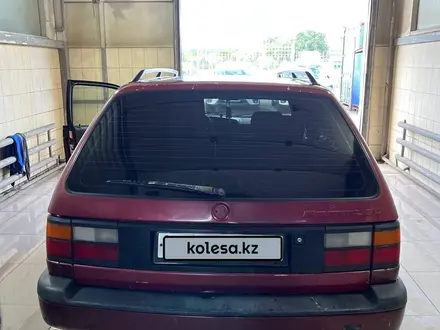 Volkswagen Passat 1993 года за 700 000 тг. в Уральск – фото 2