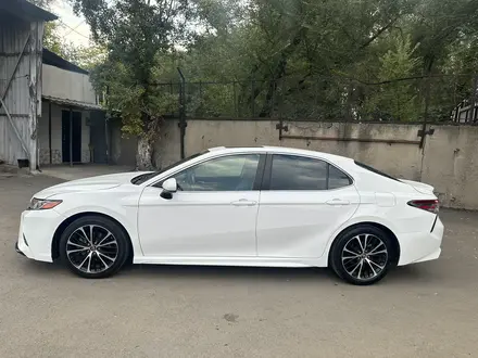 Toyota Camry 2018 года за 9 300 000 тг. в Алматы – фото 10