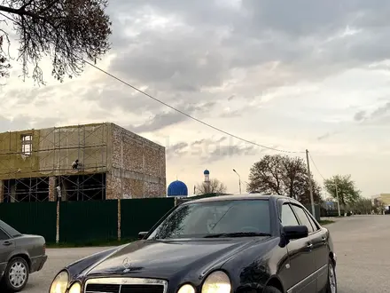 Mercedes-Benz E 230 1996 года за 2 500 000 тг. в Кордай – фото 2