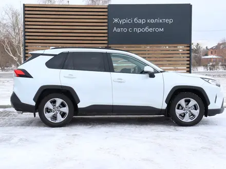 Toyota RAV4 2021 года за 17 090 000 тг. в Кокшетау – фото 6