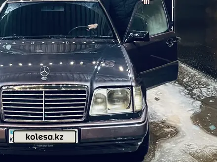 Mercedes-Benz E 280 1994 года за 2 500 000 тг. в Алматы