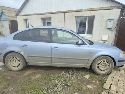 Volkswagen Passat 1997 года за 1 800 000 тг. в Уральск – фото 4