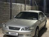 Toyota Camry 2000 года за 3 800 000 тг. в Шымкент – фото 2