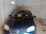 Volkswagen Jetta 2005 года за 3 000 000 тг. в Актобе – фото 5