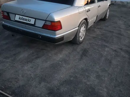 Mercedes-Benz E 220 1992 года за 1 500 000 тг. в Казалинск – фото 2