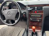 Mercedes-Benz E 200 1996 годаүшін2 600 000 тг. в Алматы – фото 5