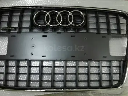 Решетка радиатора Audi Q7 за 80 000 тг. в Алматы