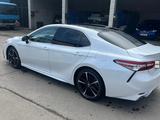 Toyota Camry 2018 года за 8 700 000 тг. в Атырау – фото 4