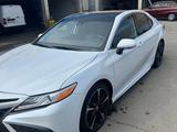 Toyota Camry 2018 года за 8 700 000 тг. в Атырау – фото 2