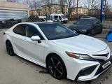 Toyota Camry 2018 года за 8 700 000 тг. в Атырау