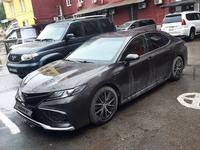 Toyota Camry 2021 года за 12 900 000 тг. в Усть-Каменогорск