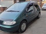 Volkswagen Sharan 1996 года за 2 300 000 тг. в Алматы – фото 2