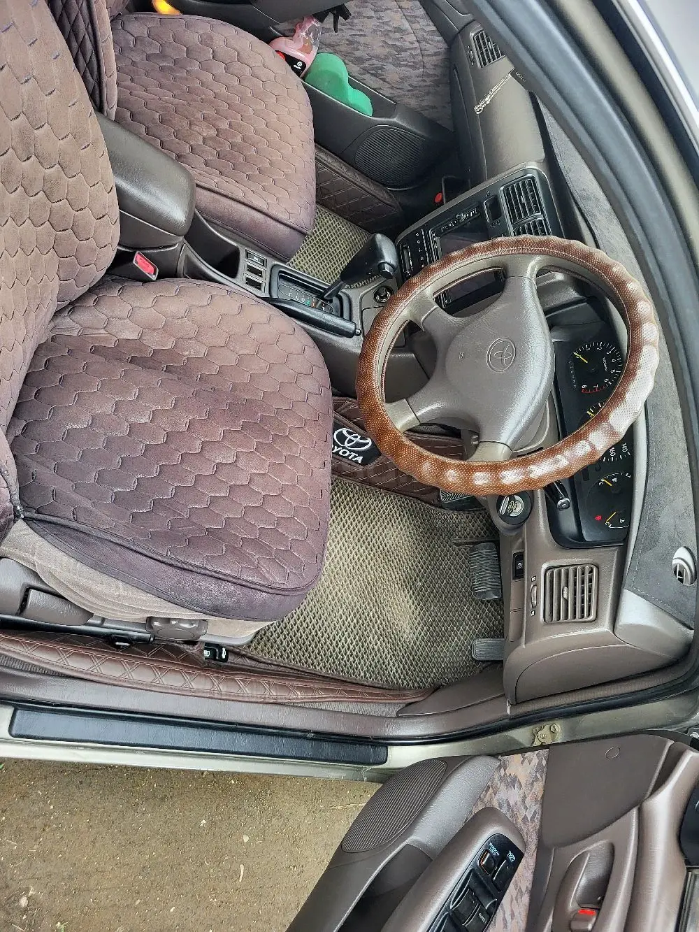 Toyota Corona, 1995