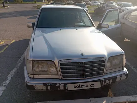 Mercedes-Benz E 220 1993 года за 1 000 000 тг. в Талдыкорган