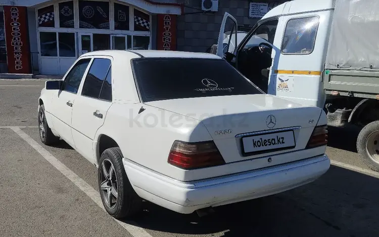 Mercedes-Benz E 220 1993 года за 1 500 000 тг. в Жезказган