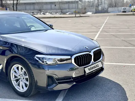 BMW 520 2021 года за 18 000 000 тг. в Алматы – фото 3