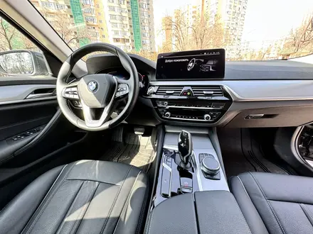 BMW 520 2021 года за 18 000 000 тг. в Алматы – фото 12