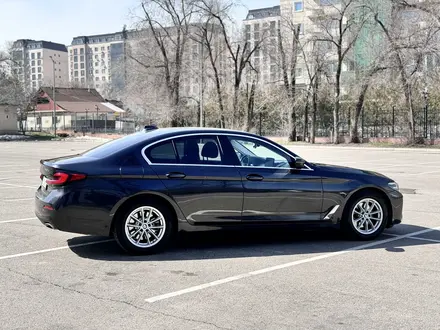 BMW 520 2021 года за 18 000 000 тг. в Алматы – фото 4